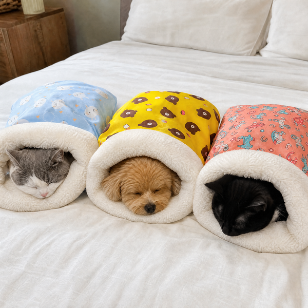 Cat Tunnel Bed – Soft, Enclosed Sleeping Bag for Cats